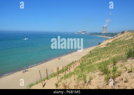 L'Indiana Dunes National Park Beach à Mount Baldy, sur le lac Michigan offre un long tronçon ininterrompu qui subit une érosion constante Banque D'Images