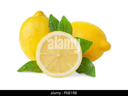 Groupe de citrons frais avec des feuilles isolées sur fond blanc Banque D'Images