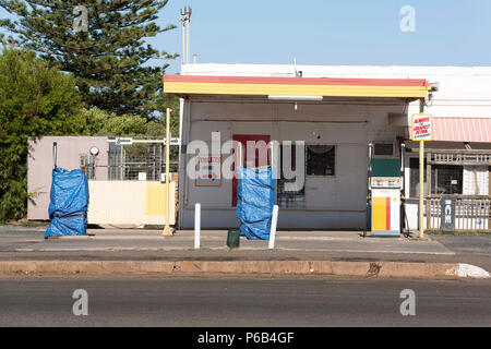 Fermé Station-service Shell, Norseman Australie Occidentale Banque D'Images