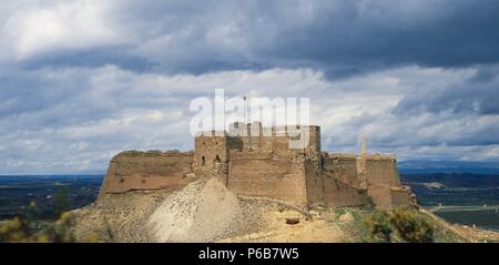 L'ARAGON. MONZON. Vista general del Castillo, construido a finales del siglo IX y donado por Ramon Berenguer IV a los Templarios en el siglo XII. Constituye la pieza mayor de las construcciones defensivas templarias de toda la Corona de Aragón en la Edad Media. Consta de cuatro, destacando 49/00 su iglesia de una sola nef. Provincia de Huesca. España. Banque D'Images