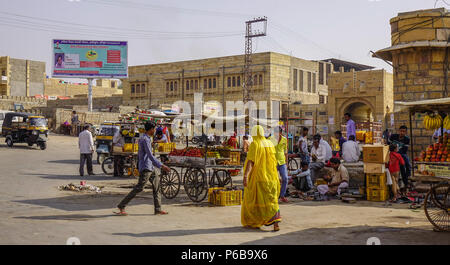 Jaisalmer, Inde - Nov 8, 2017. Marché local à Jaisalmer, Inde. Jaisalmer est un ancien centre de commerce médiéval et d'un État princier au Rajasthan. Banque D'Images