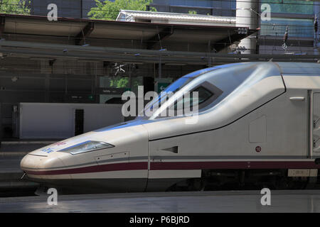 Espagne, Madrid, Atocha, d'haute spreed train, locomotive, Banque D'Images
