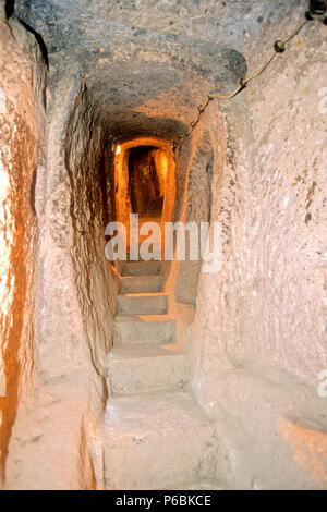 La Turquie, l'Anatolie centrale, la Cappadoce, Nevşehir province, Kaymakli, ville souterraine Banque D'Images