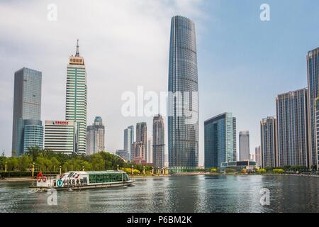 La Chine, la ville de Tianjin Tianjin,Central., de la rivière Hai, le World Financial Center Banque D'Images