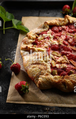 Galette aux fraises sur le bac, de l'alimentation close-up Banque D'Images