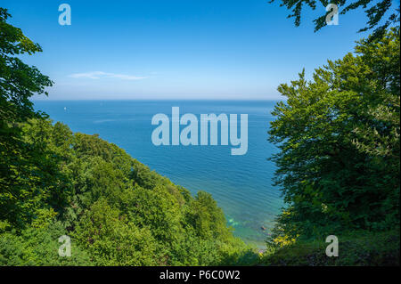 Vue depuis la falaise de craie dans le Parc National de Jasmund, Sassnitz, Rügen, Mecklembourg-Poméranie-Occidentale, Allemagne, Europe Banque D'Images