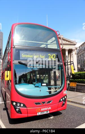 Londres - le 15 mai : ride de bus de Londres le 15 mai 2012 à Londres. En 2012, LB sert 19 000 arrêts de bus avec une flotte de 8 000 bus. En semaine, 6 m Banque D'Images