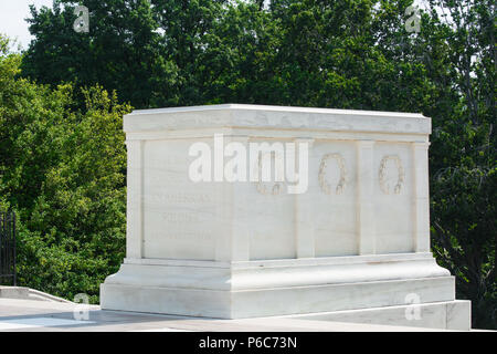 Tombe du Soldat inconnu au cimetière national d'Arlington, Arlington, Virginia, USA Banque D'Images
