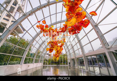 SEATTLE - Apr 26, 2016 : en verre soufflé, formes abstraites et Jardin Chihuly Glass Museum, Seattle, Washington Banque D'Images