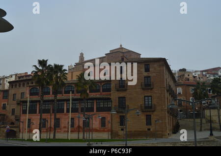 Façade principale de la cathédrale de la Calahorra sur un très mauvais jours. Architecture, Art, histoire, les voyages. Le 29 décembre 2015. Calahorra, La Rioja. L'Espagne. Banque D'Images