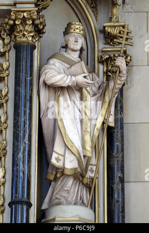 Saint Fabien, statue sur l'autel de Saint Jérôme dans la cathédrale de Zagreb dédiée à l'assomption de Marie Banque D'Images