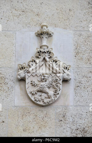 Armoiries du Cardinal Joseph Mihalovic, façade de la cathédrale de Zagreb, dédiée à l'assomption de Marie Banque D'Images