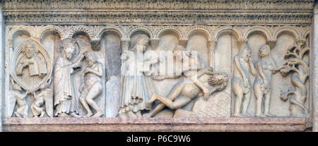 Création d'Adam et Eve, la tentation de secours Wiligelmo, la cathédrale de Modène, Italie Banque D'Images