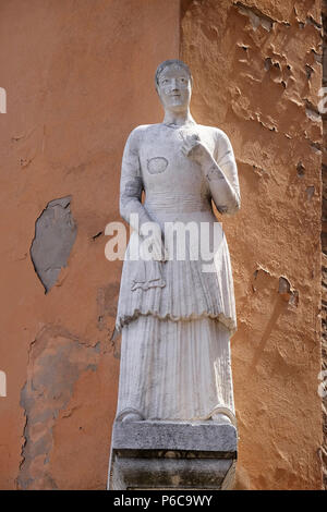 La statue Bonissima sur Palazzo Comunale di Modena, Italie Banque D'Images