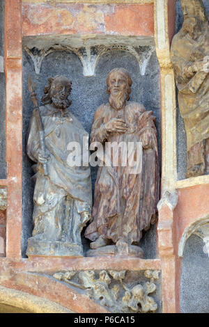 Statues de saints sur le portail sud de l'église de Saint Marc à Zagreb, Croatie Banque D'Images