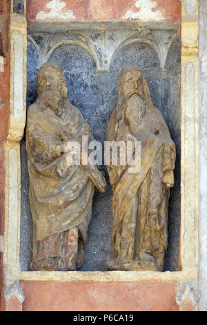 Statues de saints sur le portail sud de l'église de Saint Marc à Zagreb, Croatie Banque D'Images