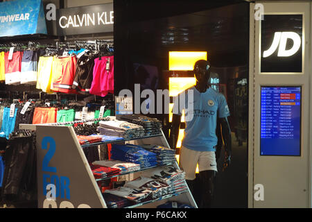 Sports JD Duty Free Shop, Manchester Airport Terminal 1 salle de Départ, Lancashire, England, UK. Banque D'Images