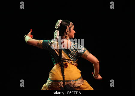 Le bharata natyam est l'une des huit formes de danse classique de l'Inde, de l'Etat du Tamil Nadu.Les photos sont de différentes représentations sur scène Banque D'Images