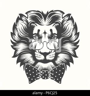 Portrait de tête de lion avec des lunettes rondes et Bow tie. Vector illustration en gravure. Illustration de Vecteur