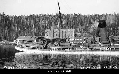 . Anglais : naufrage du paquebot MARIPOSA, Fitzhugh Sound (Colombie-Britannique), le 8 octobre 1915 . Anglais : Légende sur l'image : S.S. Mariposa, 10-8-15 PH Coll 247,490 appartenant à l'Alaska Steamship Company, le Mariposa a subi des dommages sur une saillie rocheuse à l'extrémité supérieure de Fitzhugh Son. Il est renfloué par la vapeur de récupération d'Esquimalt, SALVOR et remorqué à la cale sèche du sud de Seattle et Construction Drydock Co. le 15 novembre. Les passagers ont été secourus en moins de deux heures et a atterri à Ketchikan. Sujets (LCTGM) : accidents de navire--Colombie-Britannique Sujets (LCSH) : Mariposa (navire) ; Fitz Hugh Sound (B. Banque D'Images