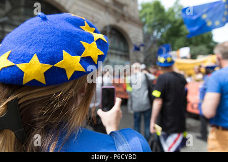 Vote du peuple de protestation anti-Brexit : environ 100 000 mars à la place du Parlement le 23 juin 2018, deux ans après l'Brexit vote référendaire. Banque D'Images