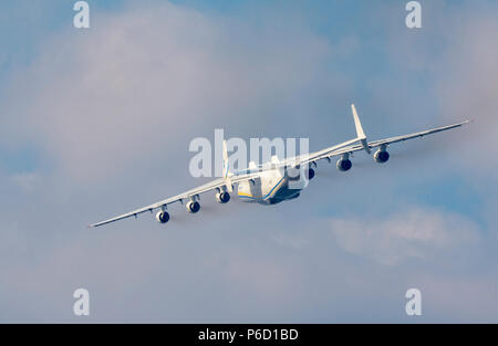 Antonov An-225 Mriya avion décolle de l'aéroport am See à Kiev, Ukraine. Ce cargo est le plus gros avion jamais construit. Printemps 2018 Banque D'Images