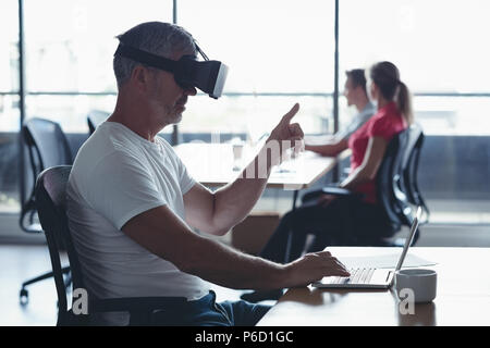 Portrait casque de réalité virtuelle à 24 Banque D'Images