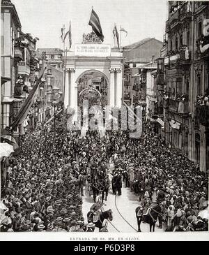 ALFONSO XIII. REY DE ESPAÑA. MADRID 1886 / 1941. ' ENTRADA DEL REY JUNTO A SU Madre Maria Cristina de Habsburgo, Reina Regente,EN GIJON AÑO 1900 '. ILUSTRACION ESPAÑOLA Y AMERICANA. Banque D'Images