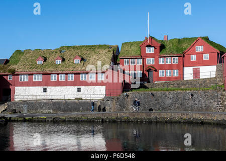 Le Danemark, îles Féroé, de l'INIS. Capitale de Îles Féroé. Vue côtière de Tinganes, vieille ville historique quartier du port. Banque D'Images