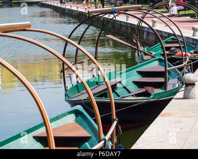 Le bateau 'Lucie' typique de Lac de Côme tient son nom de la protagoniste du roman de Alessandro Manzoni Banque D'Images