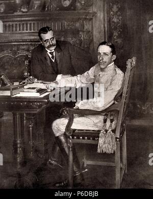 ALFONSO XIII. REY DE ESPAÑA. MADRID. 1886 / 1941. ' CON SU PRIMER MINISTRO JOSÉ CANALEJAS , TRAS LA REUNION DU CONSEIL DES MINISTRES 9/07/1910. FOTOGRAFIA DE I ''ILLUSTRATION. Banque D'Images