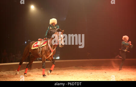 Northwich, Royaume-Uni, 29 juin 2018. Europe's equestrian theatre, "l'esprit du cheval", avec une toute nouvelle production pour 2018. Danses espagnoles les chevaux, les cavaliers cosaques russes et 'Pegasus' un cheval ailé. Arley Hall, Arley, Cheshire, 29 juin 2018 (C)Barbara Cook/Alamy Live News Banque D'Images