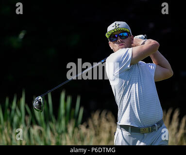 Potomac, Maryland, USA. 29 Juin, 2018. Chris Stroud tees off sur le 6e trou lors du deuxième tour des Quicken Loans National à Potomac PTC à Potomac, Maryland. Justin Cooper/CSM/Alamy Live News Banque D'Images