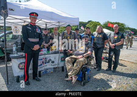 Helston, UK, 30 juin 2018. Lord-Lieutenant de Cornwall, le colonel Edward Thomas Bolitho avec les Forces armées Les forces armées Bikers Bikers est une moto Royaume-uni charité qui vise à aider les anciens membres des forces armées en besoin de bienfaisance à la suite d'une blessure ou d'autres l'expérience ... Crédit : Kathleen White/Alamy Vivre NewsCredit : Kathleen White/Alamy Live News Banque D'Images