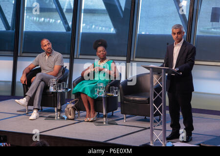 London UK 30 juin 2018 Le maire de Londres, Sadiq Khan,ouvrir l'événement à l'hôtel de ville, aux côtés de Matthew Ryder, adjoint au maire et la Baronne Floella Benjamin, OBE, un Trinidadian-British auteur, actrice.Elle est connue sous le nom de presenter des programmes pour enfants tels que Play School, jeu à l'écart , et l'avance rapide. Le 28 juin 2010, Dame Benjamin a été présenté à la Chambre des Lords en tant que pair à vie nommés par les libéraux-démocrates avec l'intitulé de la Baronne Benjamin, de Beckenham dans le comté du Kent.@Paul Quezada =Neiman/Alamy Live News Banque D'Images