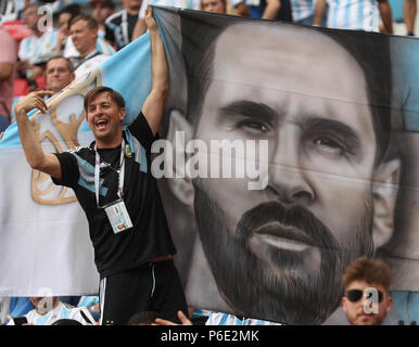 Kazan, Russie. 30 Juin, 2018. Un ventilateur de l'Argentine à la vôtre avant la Coupe du Monde FIFA 2018 ronde de 16 match entre la France et l'Argentine à Kazan, Russie, 30 juin 2018. Crédit : Li Ming/Xinhua/Alamy Live News Banque D'Images