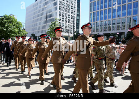 Manchester, UK, 30 juin 2018. Défilé des forces armées au cours des célébrations de la Journée nationale des Forces armées où le public ont l'occasion de rencontrer les membres des forces armées et de leur parler de leur travail, St Peters Square, Manchester, 30 juin 2018 (C)Barbara Cook/Alamy Live News Banque D'Images