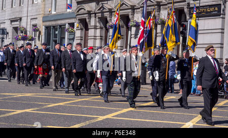 Aberdeen, Écosse, Royaume-Uni. 30 Juin, 2018. Pipe Bands militaires, soldats et cadets représentant des régiments écossais le long de la rue Union Street, Aberdeen, au cours de la Journée nationale des Forces armées en 2018. Credit : AC Images/Alamy Live News Banque D'Images