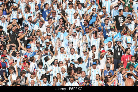 Kazan, Russie. 30 Juin, 2018. Coupe du Monde de football, la France contre l'Argentine à l'Arène de Kazan. L'Argentine fans dans les tribunes. Credit : Cezaro De Luca/dpa/Alamy Live News Banque D'Images