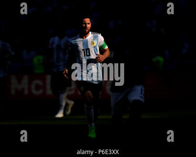 (180630) -- KAZAN, 30 juin 2018 (Xinhua) -- Lionel Messi de l'Argentine fait concurrence au cours de la Coupe du Monde FIFA 2018 ronde de 16 match entre la France et l'Argentine à Kazan, Russie, 30 juin 2018. (Xinhua/Li Ga) Banque D'Images