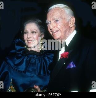 Loretta Young Douglas Fairbanks, Jr., 1991 Photo de John Barrett/PHOTOlink.net MediaPunch / Banque D'Images