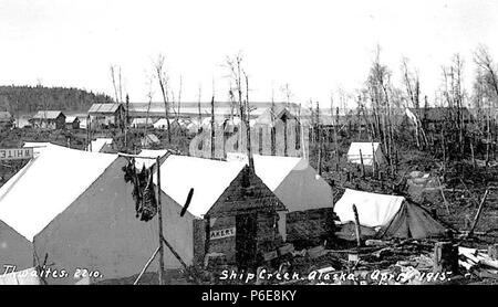 . Anglais : Tentes à Ship Creek, 1915 . Anglais : Légende le droit : Ship Creek, Alaska. Avril, 1915 PH Coll 247,467 en 1915, le président Woodrow Wilson a autorisé des fonds pour la construction de l'Alaska Railroad. Ship Creek Landing a été choisi comme siège de cet effort, coordonné par la nouvelle Commission de l'ingénierie de l'Alaska. Une "Ville des Tentes" surgirent dans le désert à l'embouchure du ruisseau de navires, et bientôt a bondi à une population de plus de 2 000. Le 9 juillet 1915, la ville d'Anchorage est tenue d'enchères, et plus de 600 lots dans une grille fixe ont été vendus pour environ 150 000 $. Bien que l'un Banque D'Images