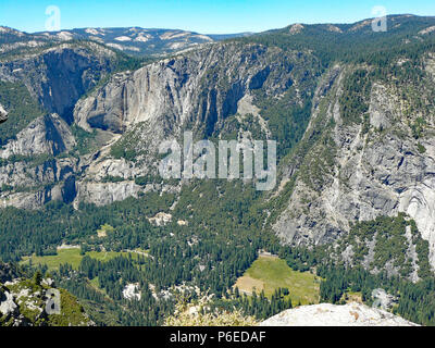 Vue sur la vallée de Yosemite en Californie Banque D'Images