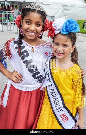 Miami Florida, Miami-Dade Expo Center centre Fairgrounds Tamiami Park, Junta Hispana Hispana Hispana Hispana Hispana hispanique Festival, Latino-American Black girl girls, femme gamin c Banque D'Images