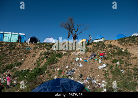 Un aperçu général montre une partie d'un camp de fortune pour les migrants et les réfugiés de l'Greek-Macedonian frontière près du village grec de Idomeni. Banque D'Images