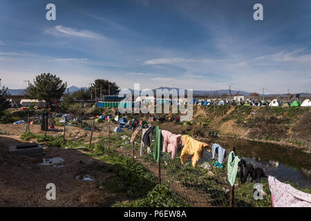 Un aperçu général montre une partie d'un camp de fortune pour les migrants et les réfugiés de l'Greek-Macedonian frontière près du village grec de Idomeni. Banque D'Images