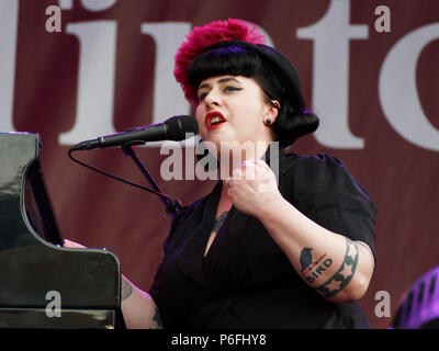 Montréal, Canada. 6/29/2018. Davina et les vagabonds caractéristique des New Orleans Jazz au Festival International de Jazz de Montréal. Banque D'Images