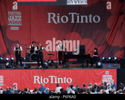 Montréal, Canada. 6/29/2018.Davina et les vagabonds caractéristique des New Orleans Jazz au Festival International de Jazz de Montréal. Banque D'Images