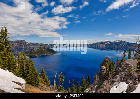 Vue panoramique de Crater Lake, Oregon, USA Banque D'Images