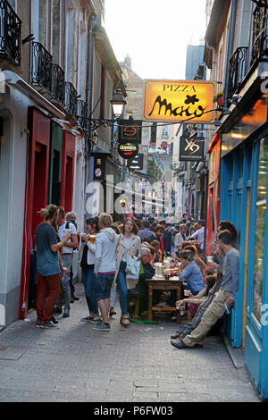 Les organisateurs de la course 24 heures de location de maintenir un parti d'avant-course dans la ville pour toutes les populations locales et les touristes ainsi que les équipes de course Banque D'Images